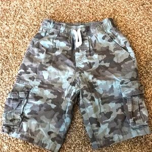 Boys cat and jack camo shorts. Size 8/10